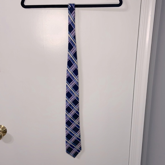 Michaels Kors 100% Silk Geometric Tie - Picture 2 of 9